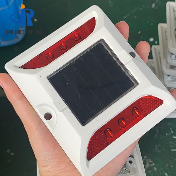 Green Solar Powered Stud Light For Parking Lot In Singapore